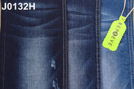 58 59 &quot;Super miękkie spodnie damskie z recyklingu reprezentują materiał dżinsowy z plastikowych butelek
