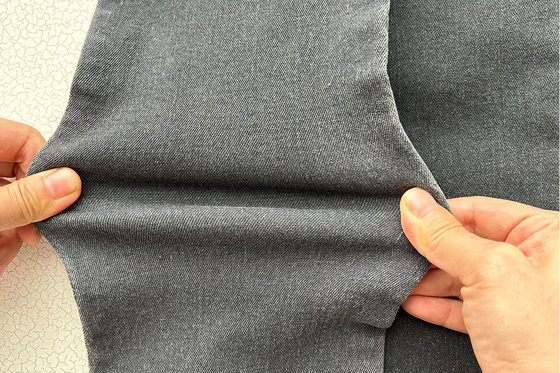 10 Oz Konkurencyjna cena Ostra cena Szary kolor dla mężczyzny Jean Stretch Denim tkanina z chińskiej fabryki