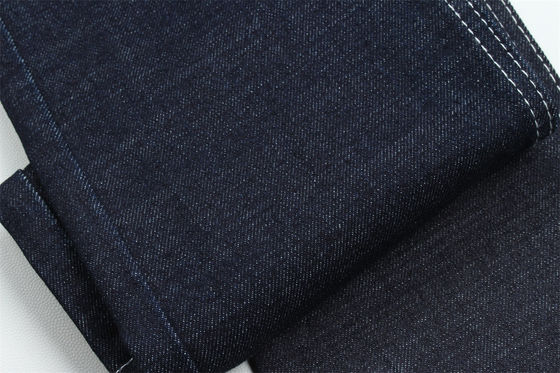 Tkanina dżinsowa barwiona w technologii Rope Dye, 100% bawełna, do klasycznych dżinsów męskich