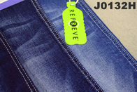 58 59 &quot;Super miękkie spodnie damskie z recyklingu reprezentują materiał dżinsowy z plastikowych butelek